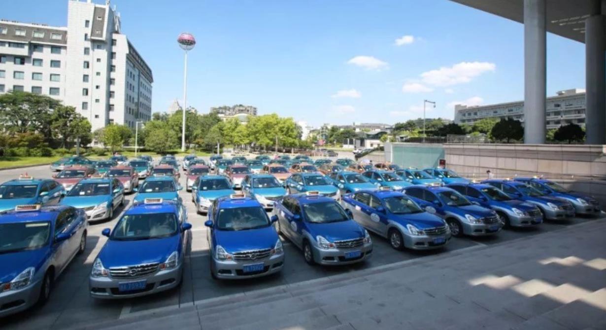 杭州乘坐巡游出租车（电动车除外）需支付1元燃油附加费